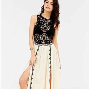 AMUSE SOCIETY SIA CROCHET MAXY DRESS  SIZE SMALL NWT